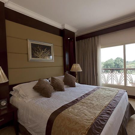 Hotel Ledger Plaza Bangui Bagian luar foto