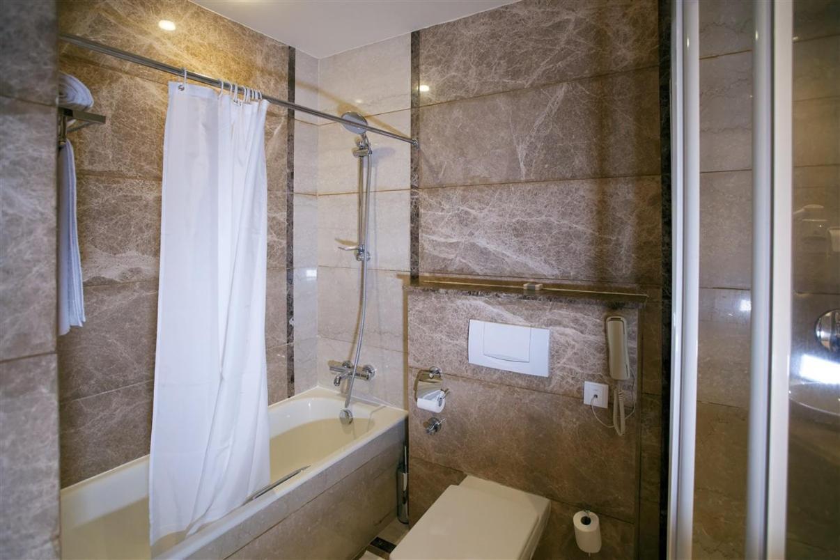 Hotel Ledger Plaza Bangui Bagian luar foto